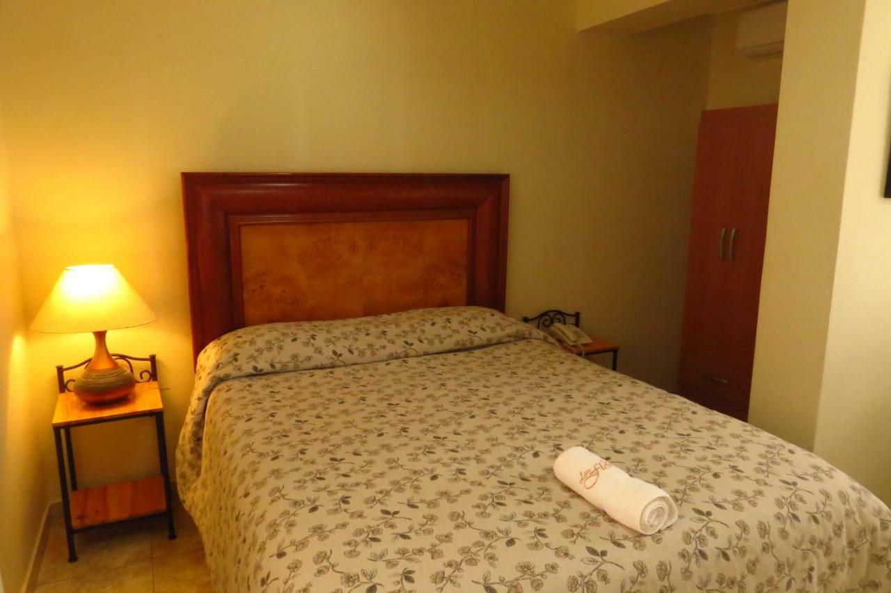 Hotel Las Flores Іка Екстер'єр фото