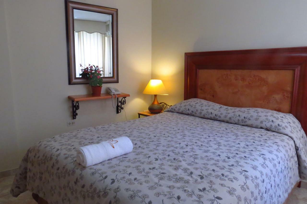 Hotel Las Flores Іка Екстер'єр фото